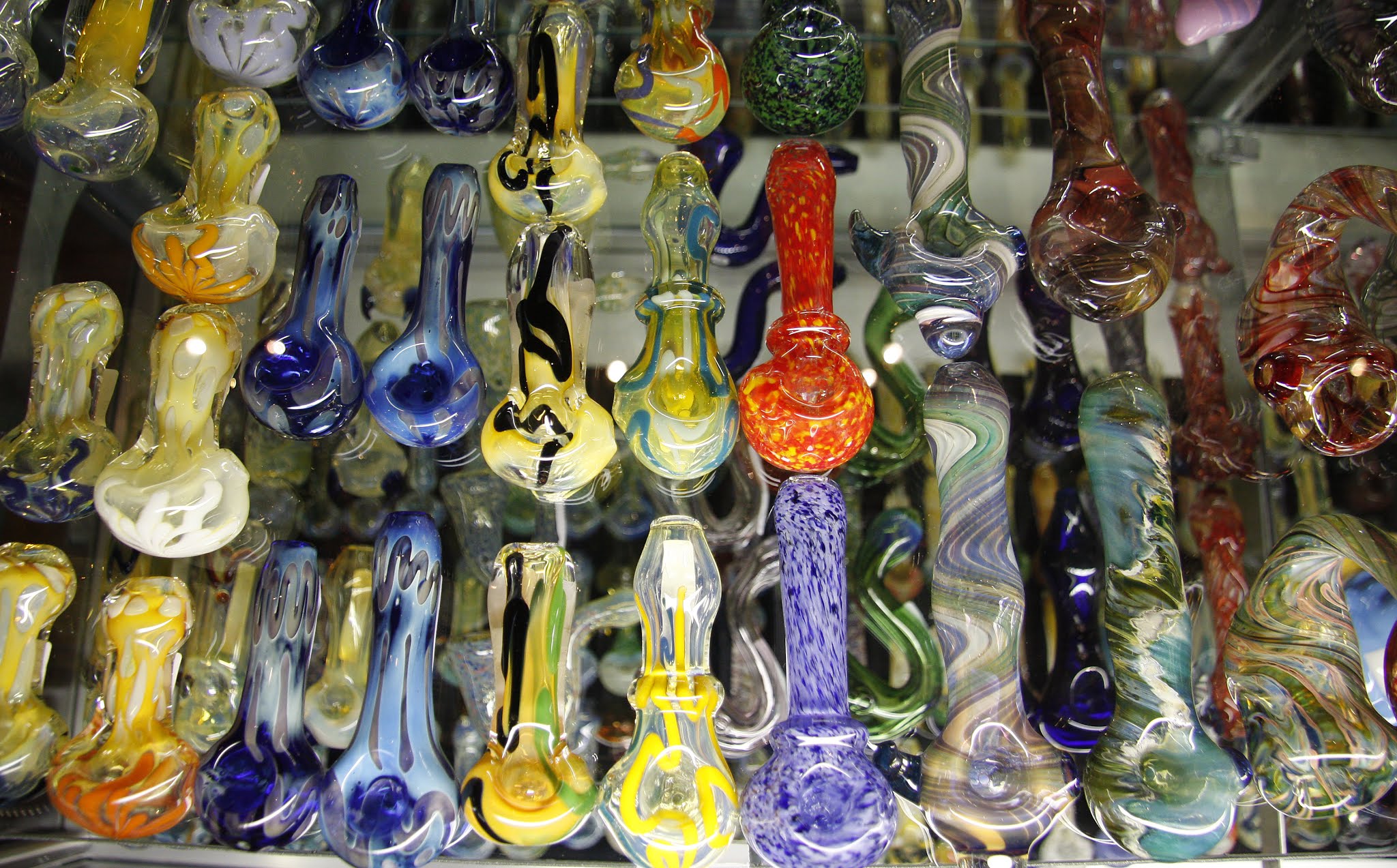 The Differences Between Glass Smoking Pipes