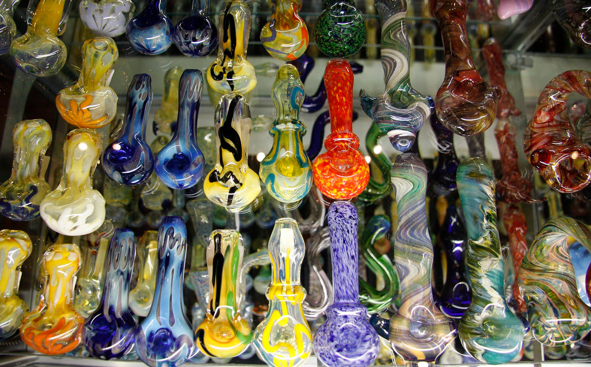 The Differences Between Glass Smoking Pipes