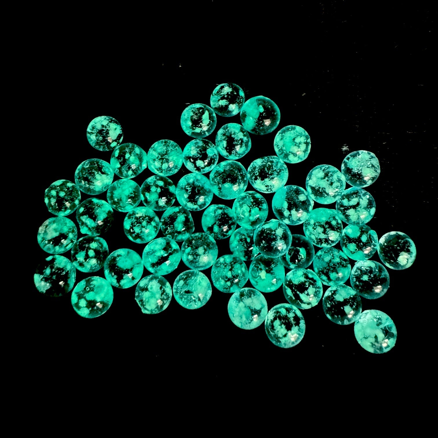 Glass Glow in the Dark Pearls (100 pcs)